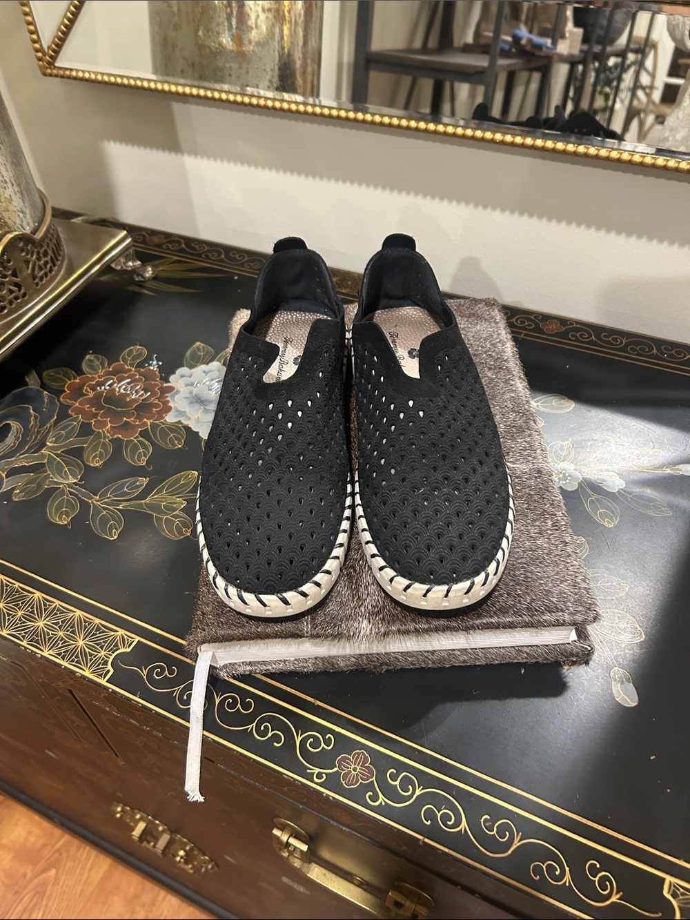 Tommy Bahama 8 Black Perforated Slip-On Women’s Casual Shoes